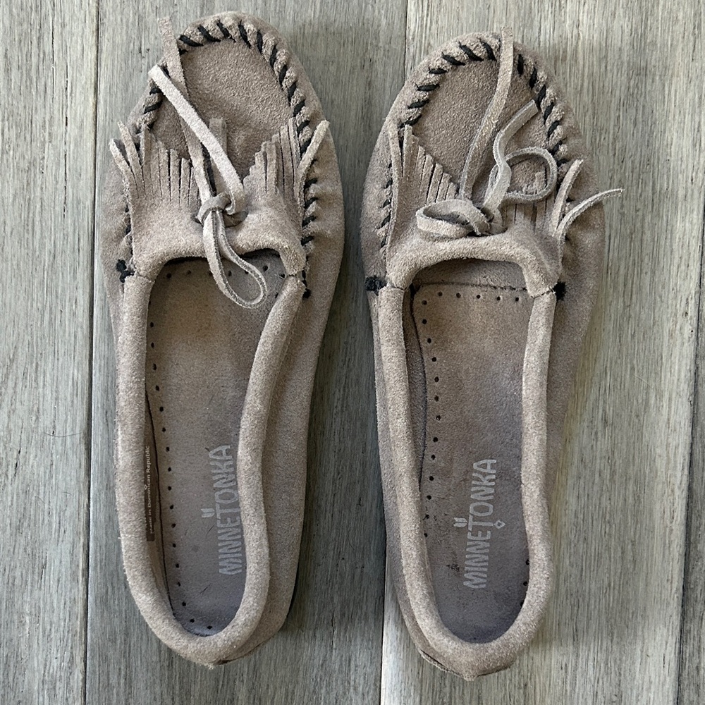 Minnetonka Taupe Suede Fringe Kilty Moccasins